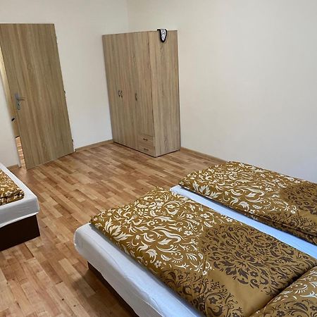 Apartman Ve Meste Ostrov Pro 3 Osoby Lägenhet Exteriör bild